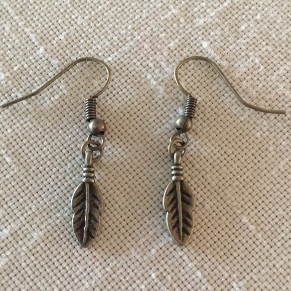 HAND CRAFTED Feather Earrings Silver Brass Gold or Copper Toned - Picture 9 of 11